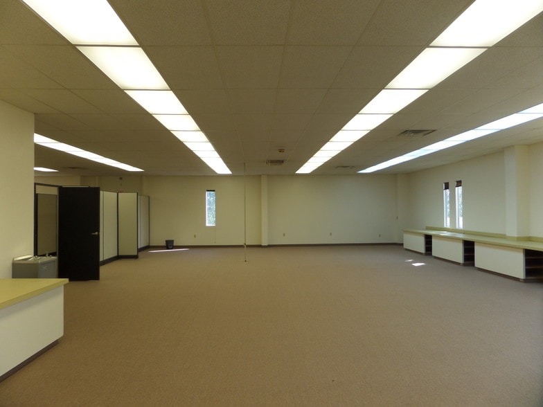 More Photos Of 14600 168th Ave, Grand Haven Office For Sale