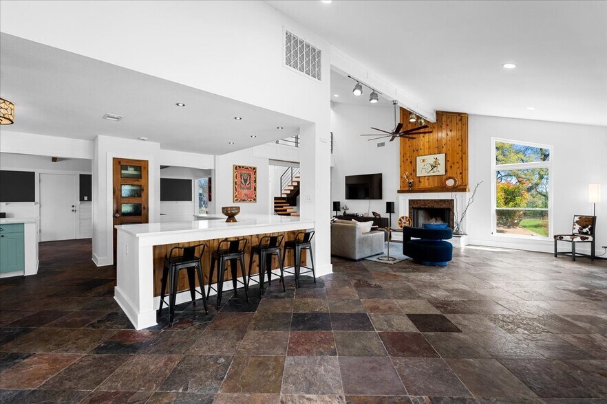 More Photos Of 14519 Fitzhugh Rd, Austin Specialty For Sale