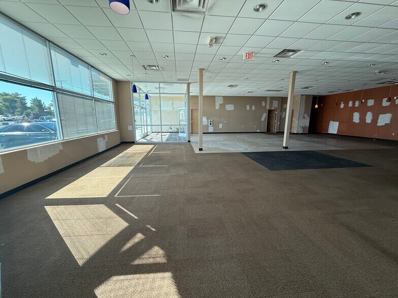 More Photos Of 2165 E Windmill Ln, Las Vegas Bank For Sale