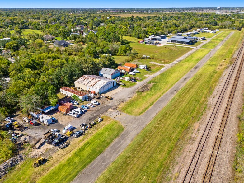 More Photos Of 7911 James St, Pearland Airport For Sale