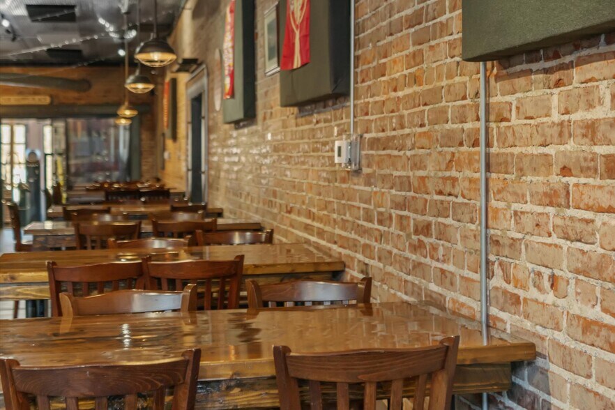 More Photos Of 451 S Thompson Ave, Excelsior Springs Bar For Sale