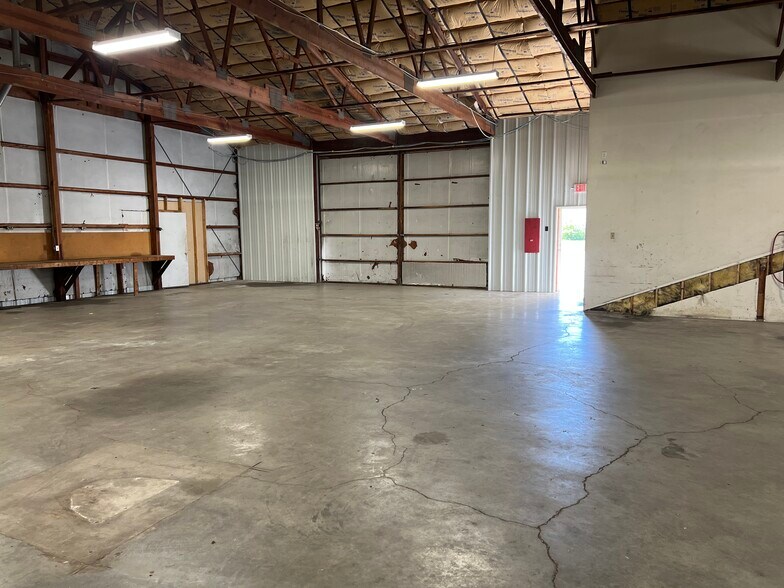 More Photos Of 3250 W Sunshine St, Springfield Restaurant For Lease