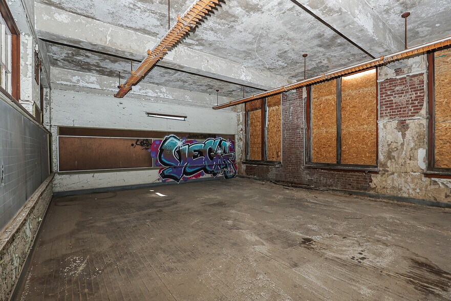 More Photos Of 4224 Fair Ave, Saint Louis Flex For Sale