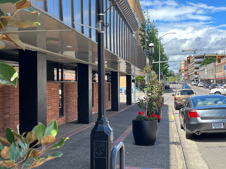 More Photos Of 544 Ferry St SE, Salem Office For Lease