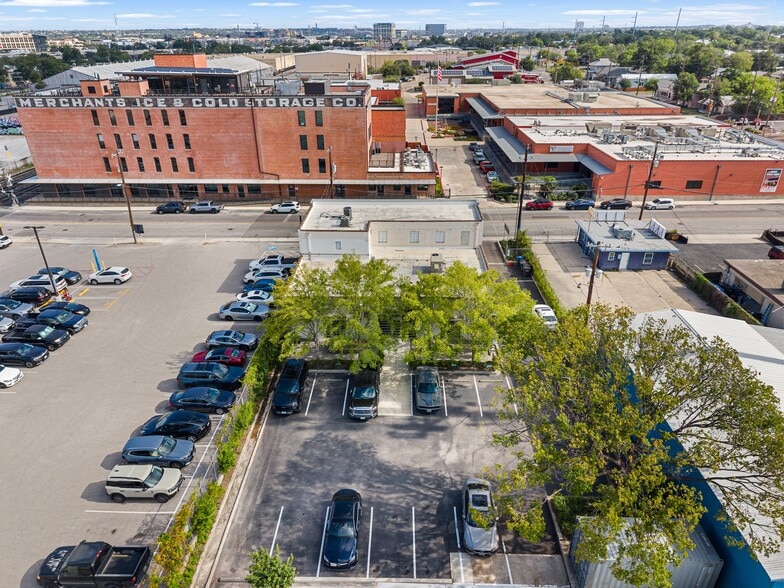 More Photos Of 1320 E Houston St, San Antonio Storefront Retail Office For Lease