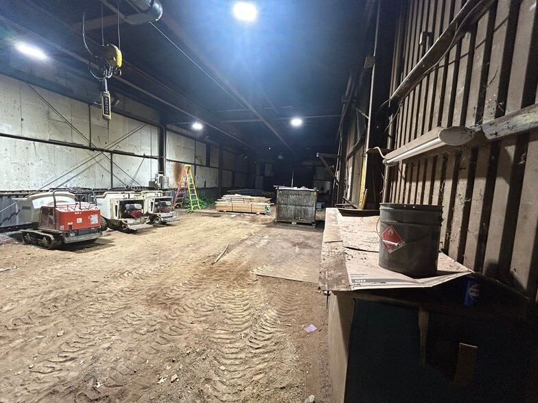 More Photos Of 1920 Lincoln Rd, Pittsburgh Warehouse For Lease
