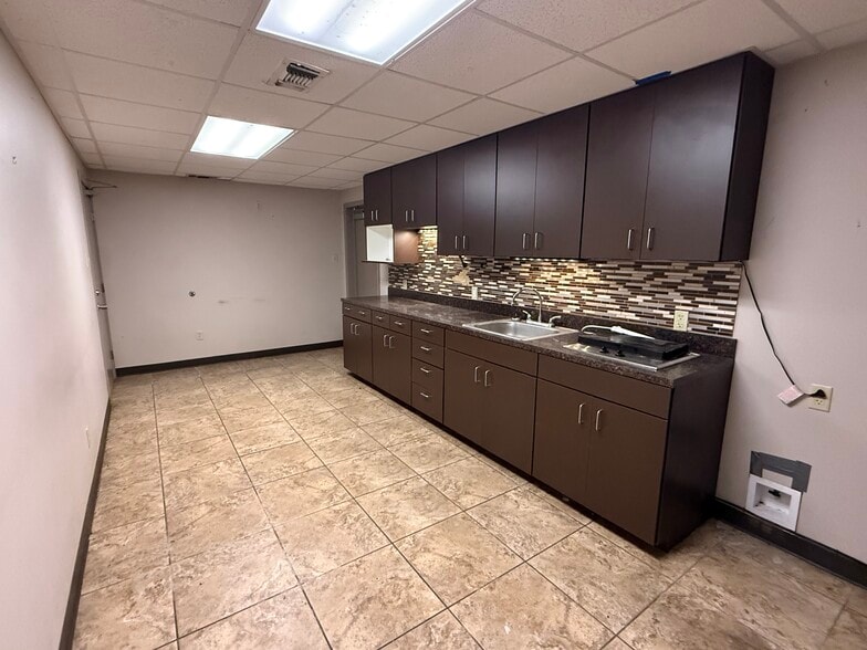 More Photos Of 218 Centaurus Dr, Corpus Christi Warehouse For Lease