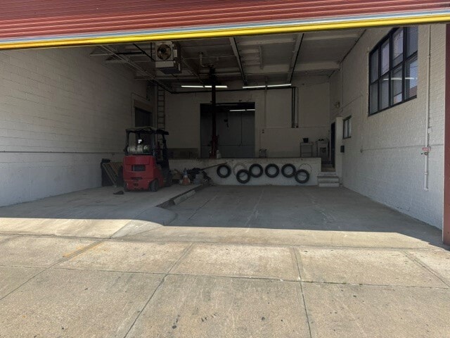 More Photos Of 89-48 129th St, Richmond Hill Warehouse For Lease