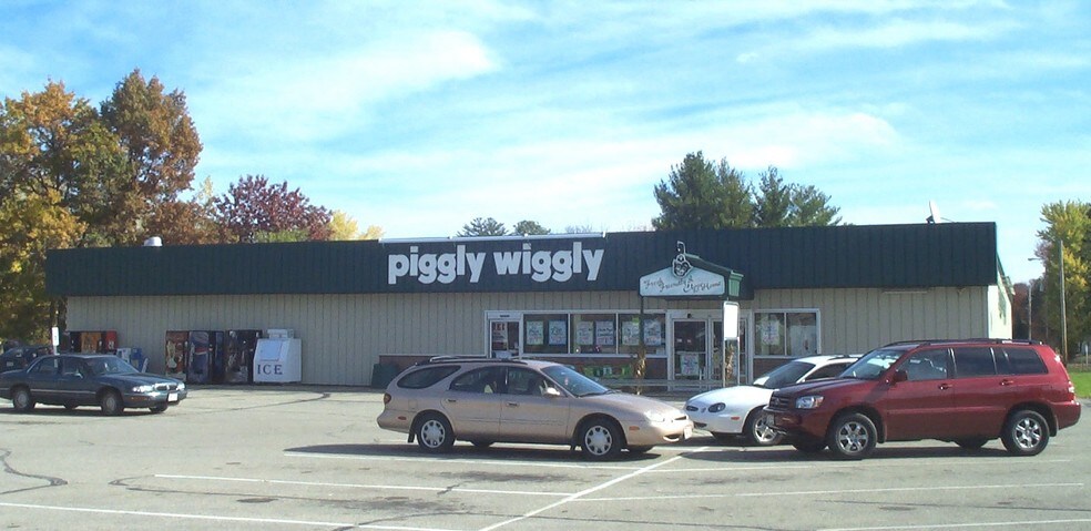 More Photos Of 275 Laing St, Redgranite Supermarket For Lease