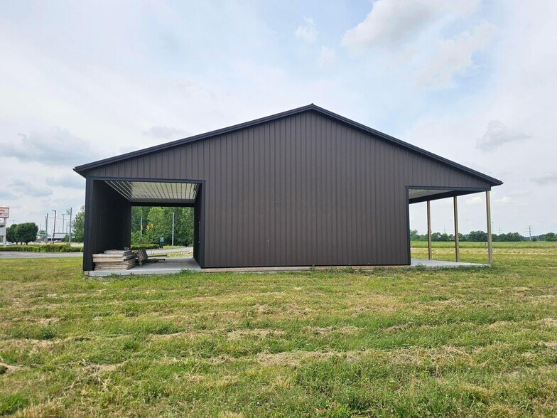 More Photos Of 10260 Carr Rd, Jeffersonville General Retail For Sale