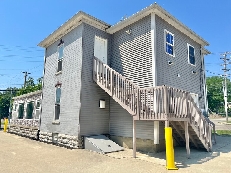 More Photos Of 1085 W Main St, Troy Medical For Sale