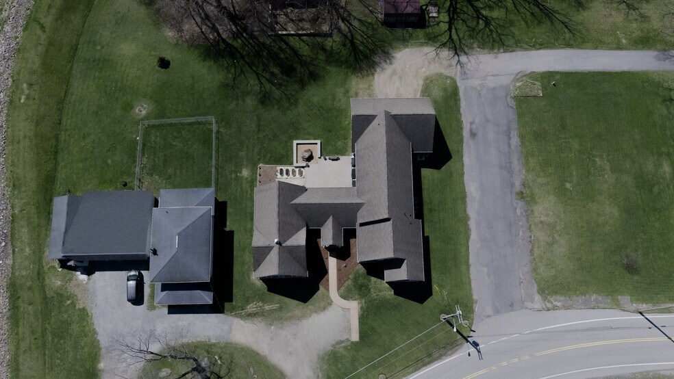 More Photos Of 690 Main St, Vintondale Loft Creative Space For Sale