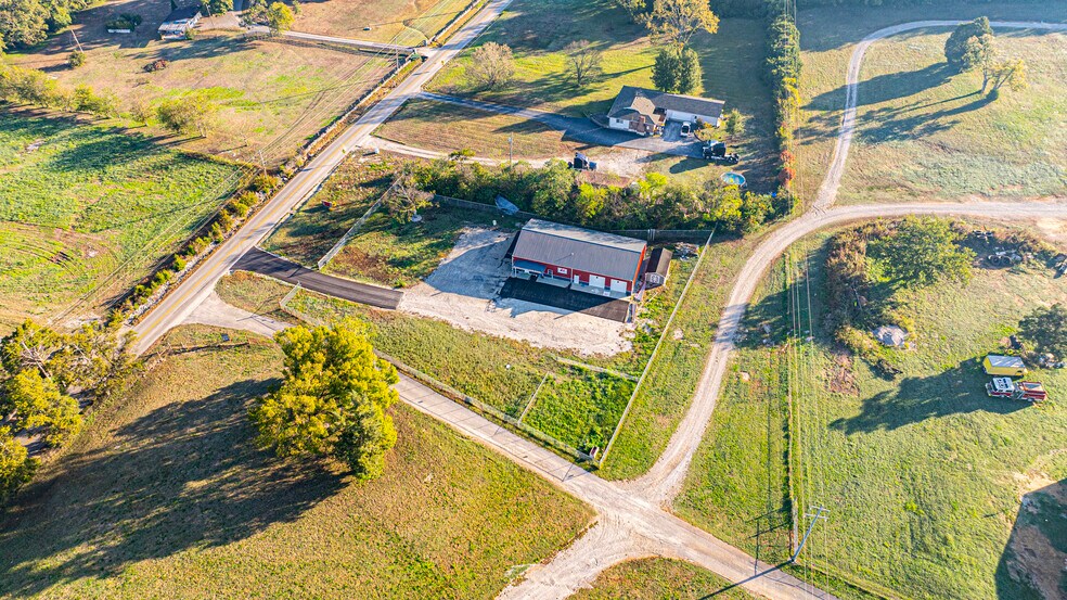 More Photos Of 923 Glen Lily Rd, Bowling Green Office For Sale