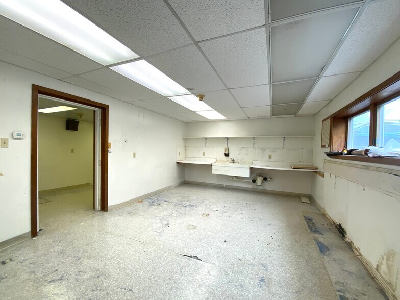 More Photos Of 915 N Hanover St, Elizabethtown Medical For Sale