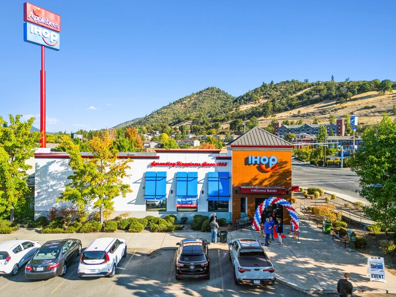 More Photos Of 250 NE Agness Ave, Grants Pass Restaurant For Sale