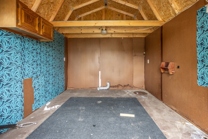 More Photos Of 59 Shawnee Trl, Whitesboro Showroom For Sale