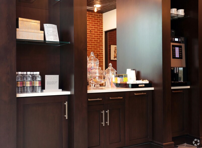 More Photos Of 195 W Davis St, Dallas Apartments For Lease