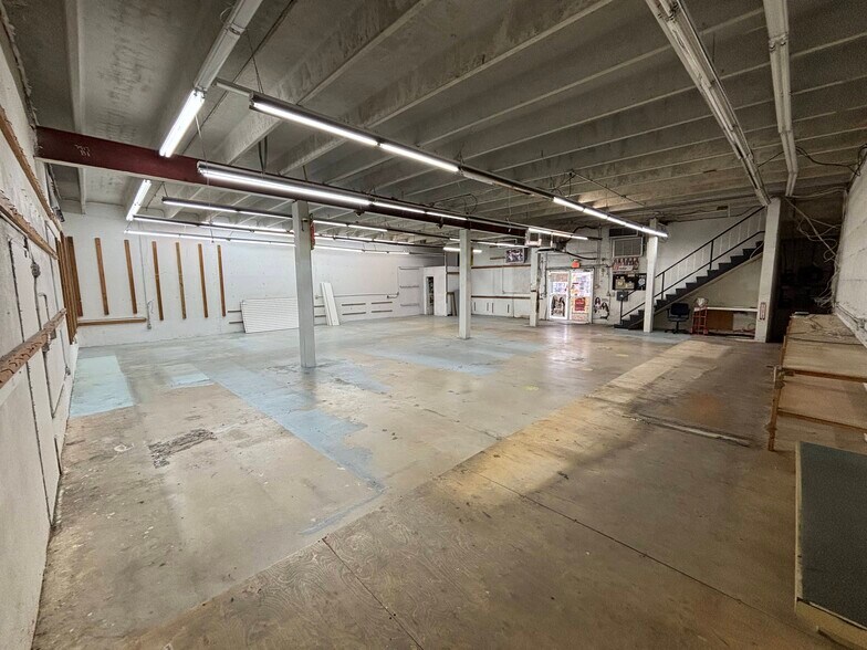 More Photos Of 560 NW 27th St, Miami Freestanding For Lease