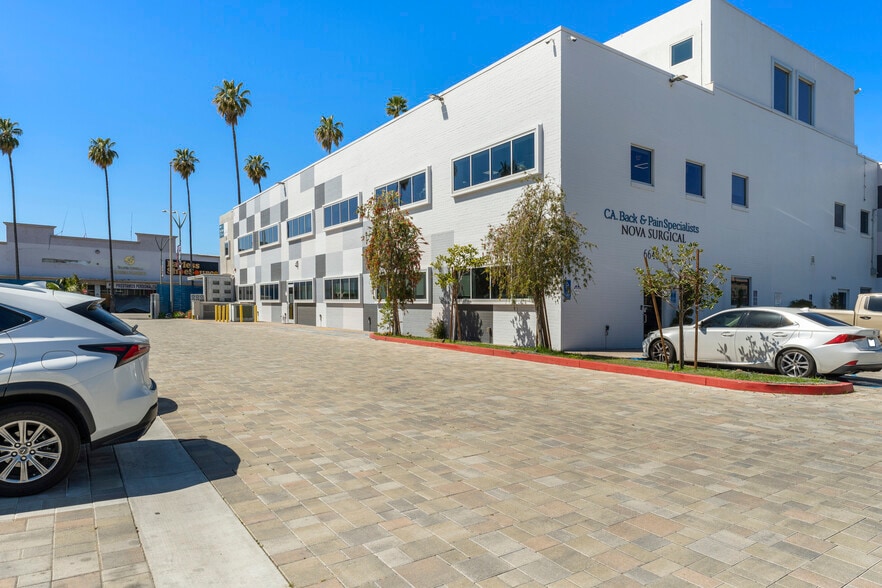 Primary Photo Of 6640 Van Nuys Blvd, Van Nuys Office For Lease