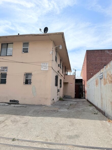 More Photos Of 904 N Western Ave, Los Angeles Storefront Retail Residential For Sale