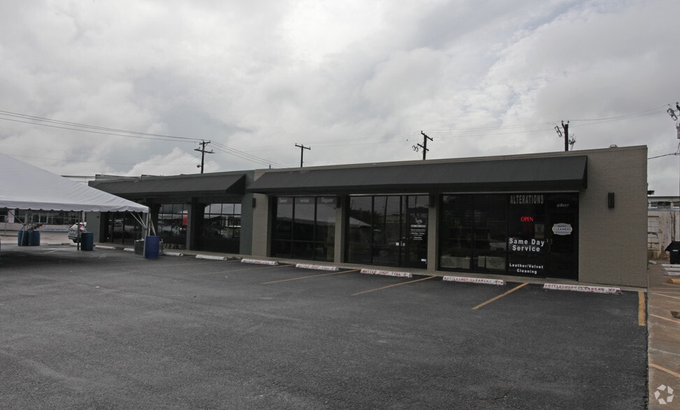 More Photos Of 2801-2807 Crockett St, Fort Worth Flex For Lease