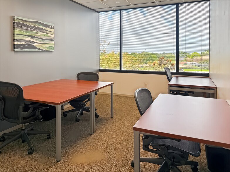 More Photos Of 14090 Southwest Fwy, Sugar Land Coworking Space