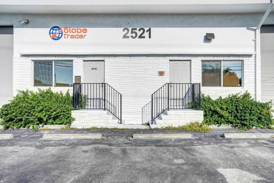 More Photos Of 2521 NE 4th Ave, Pompano Beach Flex For Lease