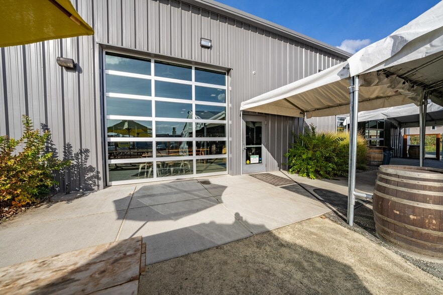 More Photos Of 1863 NW Washington Blvd, Grants Pass General Retail For Sale