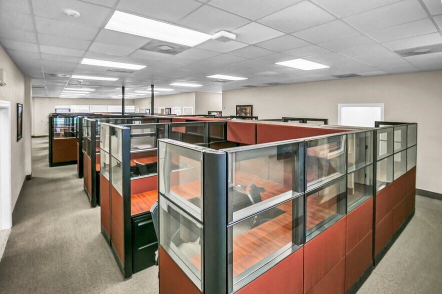 More Photos Of 4500 140th Ave N, Clearwater Unknown For Lease