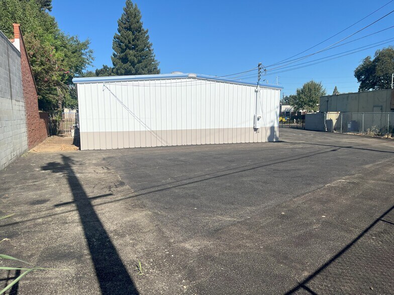 More Photos Of 948 Enterprise Dr, Sacramento Showroom For Sale