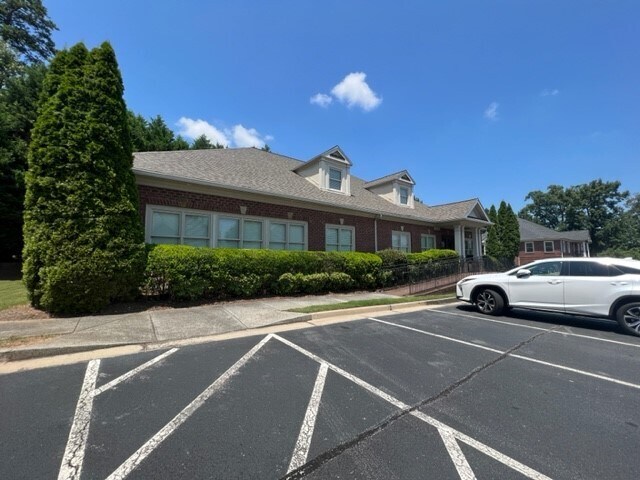 More Photos Of 4330 S Lee St, Buford Medical For Sale