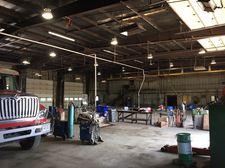 More Photos Of 2727 Transport Rd, Cleveland Flex For Lease