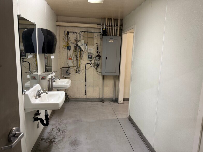 More Photos Of 2270 Ivy St, Chico Warehouse For Sale