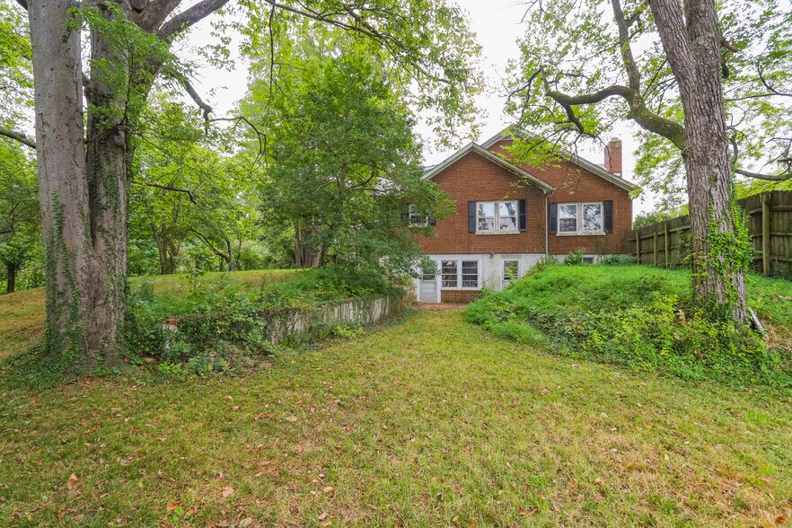 More Photos Of 103 Bass Dr, Columbia Flex For Sale