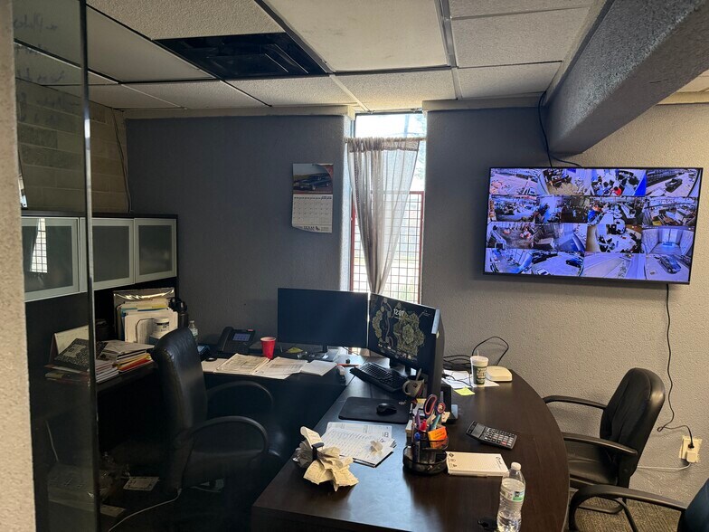 More Photos Of 2333 Joe Field Rd, Dallas Light Manufacturing For Lease