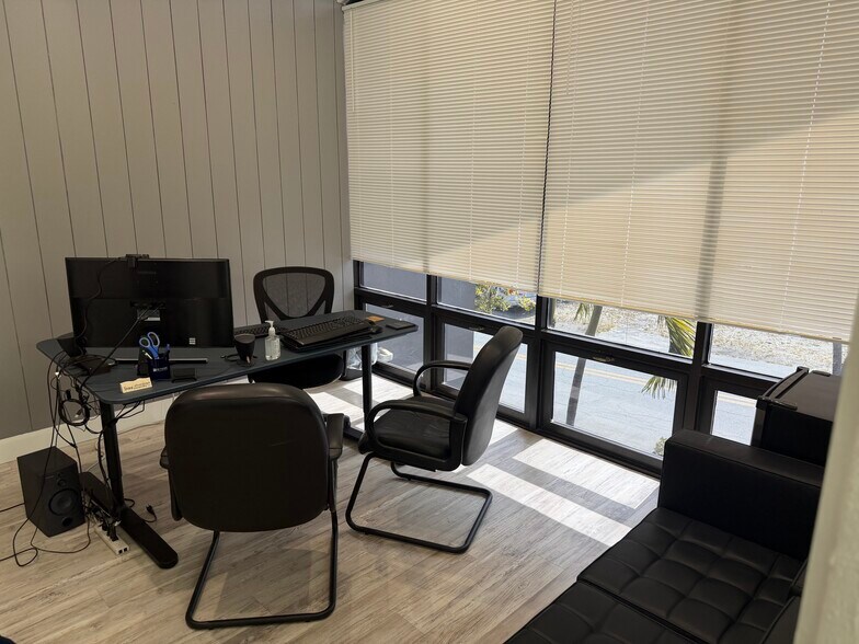 More Photos Of 2115-2145 SW 2nd Ave, Fort Lauderdale Showroom For Sale