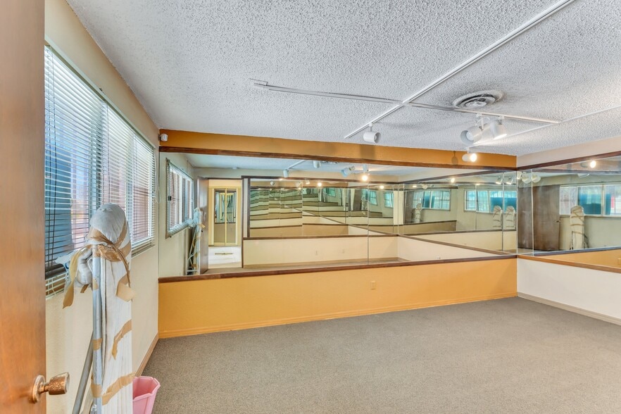 More Photos Of 1601 S Maryland Pky, Las Vegas Office For Sale