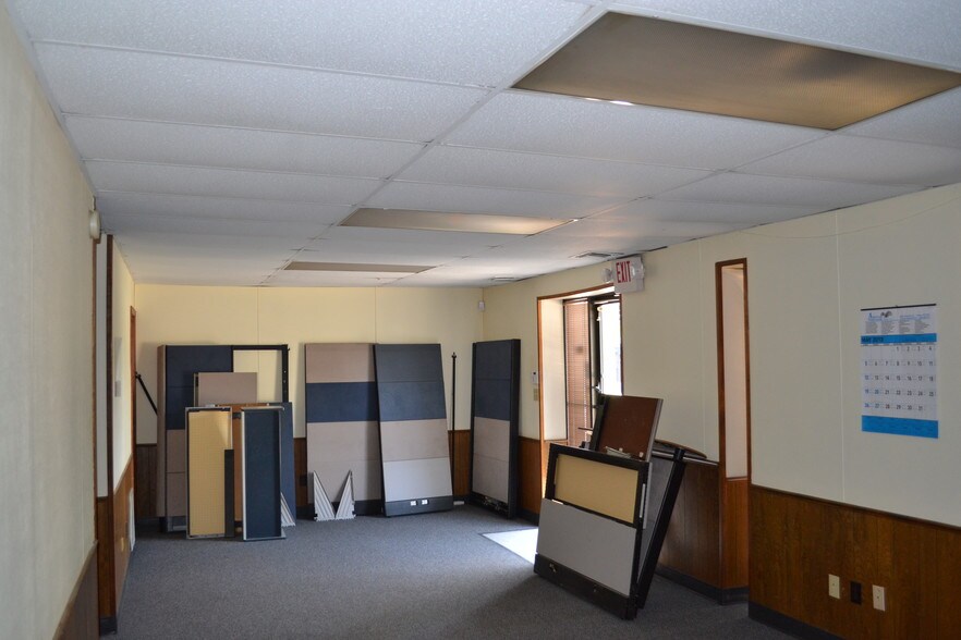 More Photos Of 44 NE 51st St, Oklahoma City Light Distribution For Lease