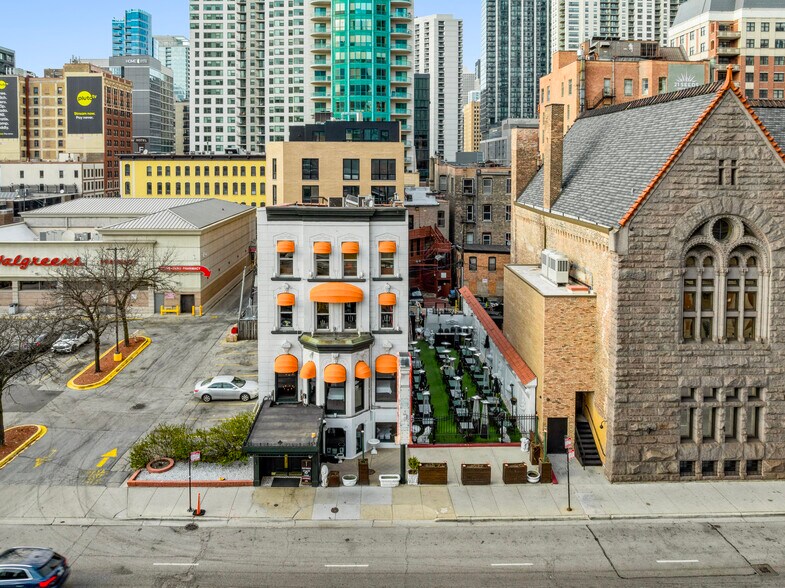 More Photos Of 60 W Ontario St, Chicago Restaurant For Sale