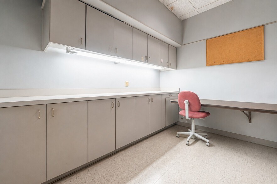 More Photos Of 3112 Jackson St, Alexandria Office For Sale