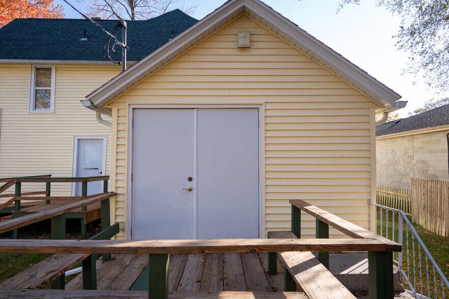 More Photos Of 218 S Washington St, Mt Pleasant Office For Sale