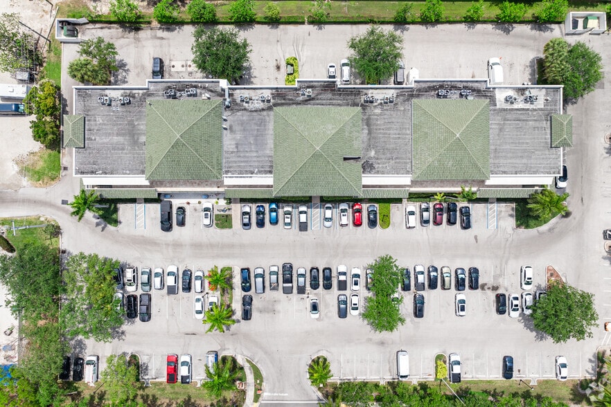 More Photos Of 2800 Davis Blvd, Naples Office For Sale