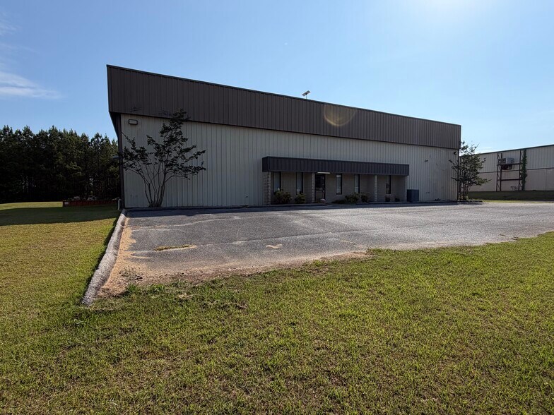 More Photos Of 524 Golf Course Rd, Tallapoosa Warehouse For Lease