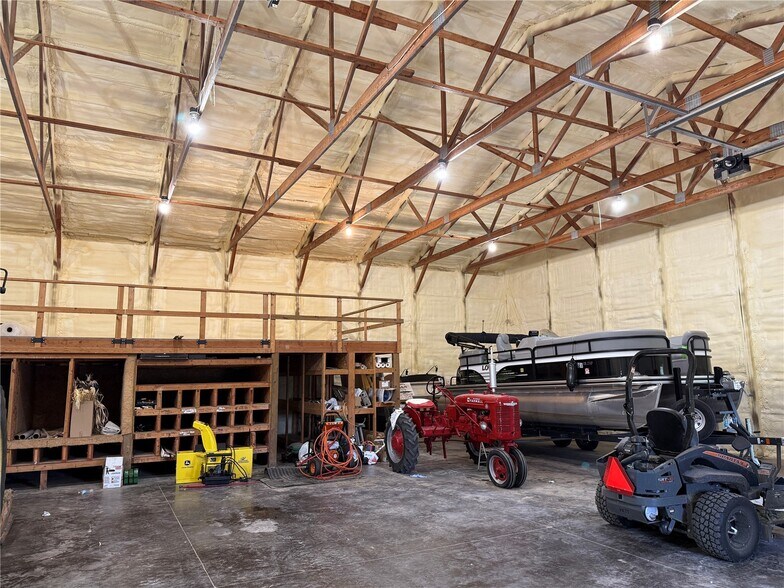 More Photos Of 4299 Lewis Access Rd, Center Point Warehouse For Lease