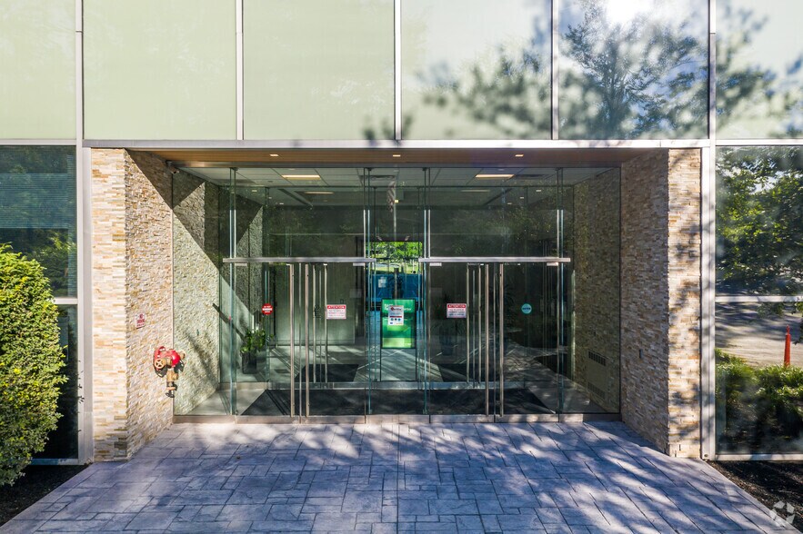 More Photos Of 33 Wood Ave S, Iselin Coworking Space