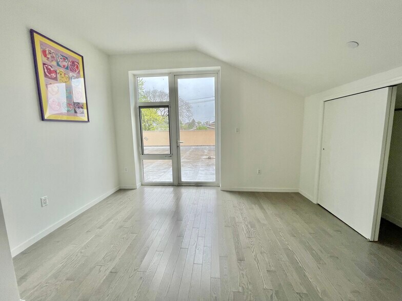 More Photos Of 150-30 12th Ave, Whitestone Apartments For Sale