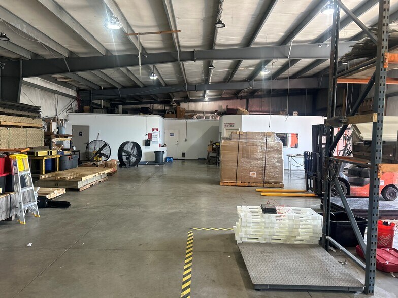 More Photos Of 272 James Burr Blvd, Kearneysville Industrial For Lease