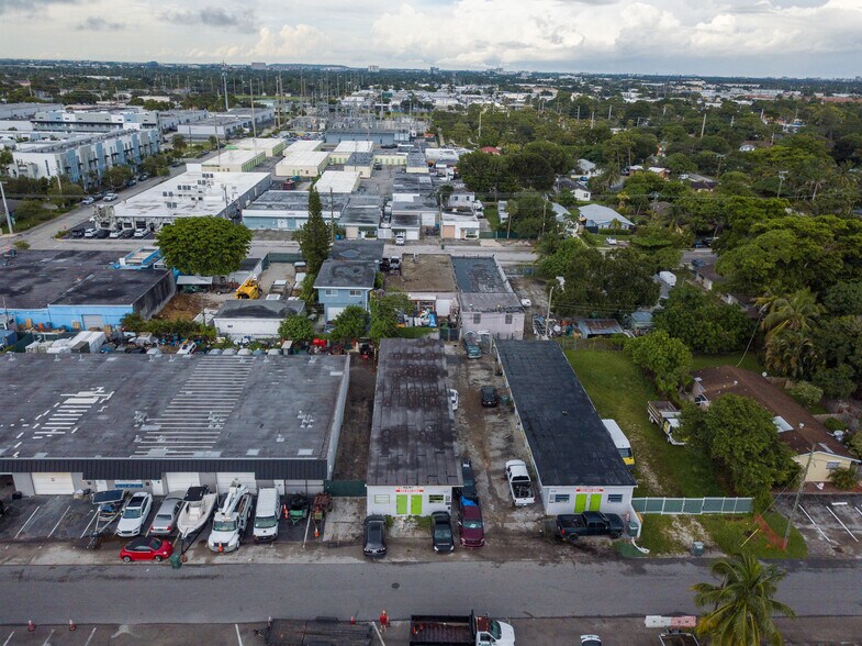 More Photos Of 537-549 NE 34th St, Oakland Park Distribution For Sale