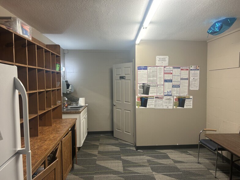 More Photos Of 2413 Crill Ave, Palatka Office For Sale