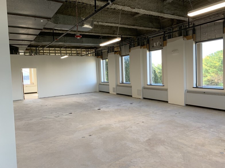 More Photos Of 4 Plaza Way, Fairhaven Bank For Lease